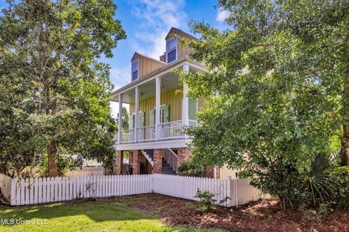 11 Devils Elbow, Diamondhead, MS, 39525-3928 | Card Image