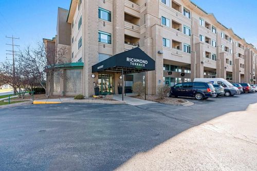 518-400 N Richmond Street, APPLETON, WI, 54911 | Card Image