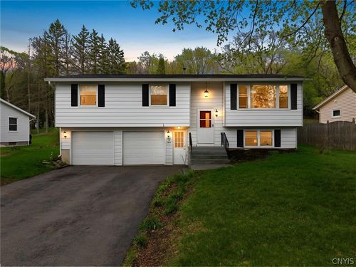 303 Crestwood Dr, Camillus, NY, 13031-2413 | Card Image