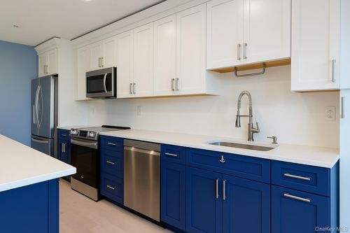 243 Sportsmans Ave, Freeport, NY, 11520-5635 | Card Image