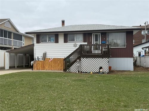 257 Hochelaga St E, Moose Jaw, SK, S6H0N9 | Card Image