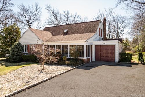 76 Baker Hill Rd, Great Neck, NY, 11023-1526 | Card Image