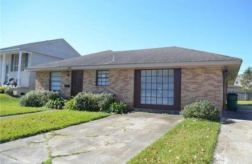 218 Appletree Ln, Terrytown, LA, 70056-2521 | Card Image