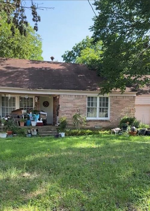 608 W 8th St, Irving, TX, 75060-3902 | Card Image