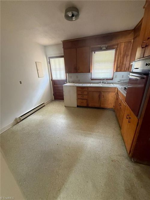 115 Forsyth St, Thomasville, NC, 27360-3914 | Card Image