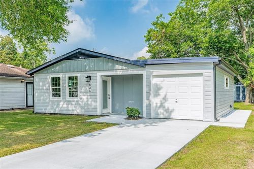 846 S Anderson St, Angleton, TX, 77515-5209 | Card Image