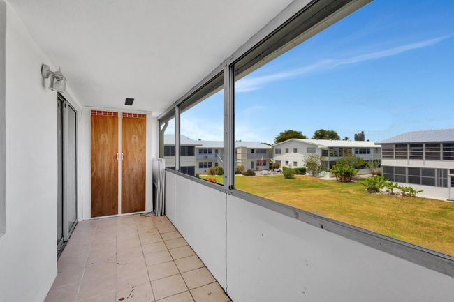 110 Sheffield E, Condo with 2 bedrooms, 2 bathrooms and null parking in West Palm Beach FL | Image 15