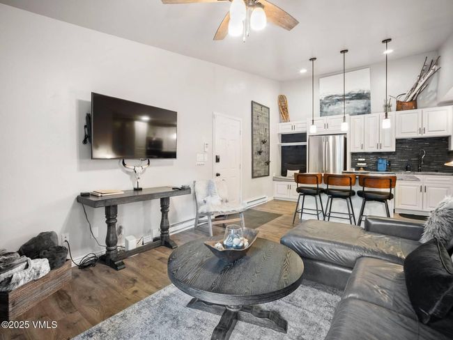 Living Area | Image 11
