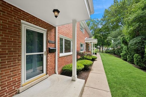 1744 Linneman St, Glenview, IL, 60025-4306 | Card Image