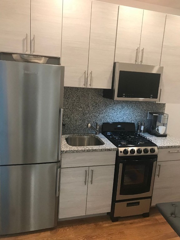 16 16 Fifth Street, For Rent in Chelsea Zoocasa