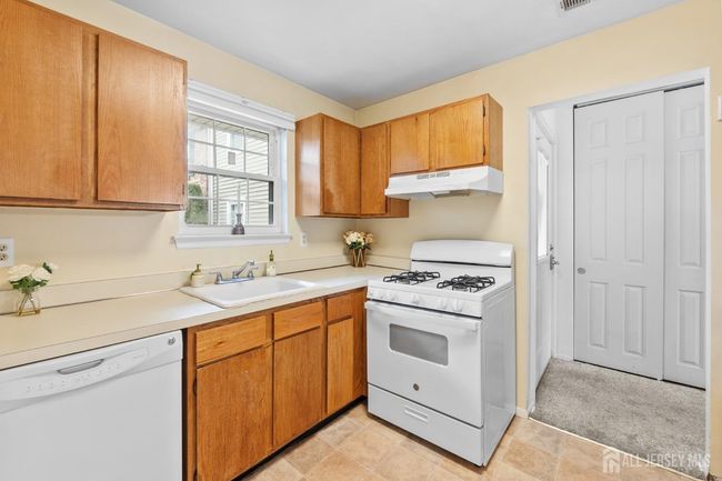 9 Lindsey Cir, Townhouse with 1 bedrooms, 1 bathrooms and null parking in Old Bridge NJ | Image 14