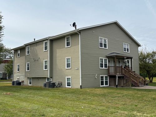2218 Emerald Dr, Davenport, IA, 52804-5003 | Card Image