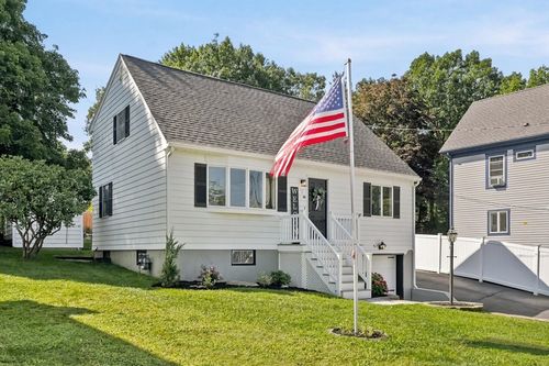 24 Carter St, Woburn, MA, 01801-5724 | Card Image