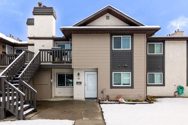 45 Cedar Springs Gardens Sw, Home with 2 bedrooms, 1 bathrooms and 1 parking in Calgary AB | Image 1