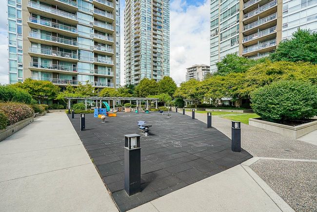 606 - 2978 Glen Drive, Condo with 3 bedrooms, 2 bathrooms and 1 parking in Coquitlam BC | Image 35