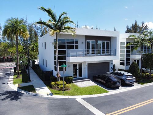 7475 Nw 97th Ct, Doral, FL, 33178-3441 | Card Image