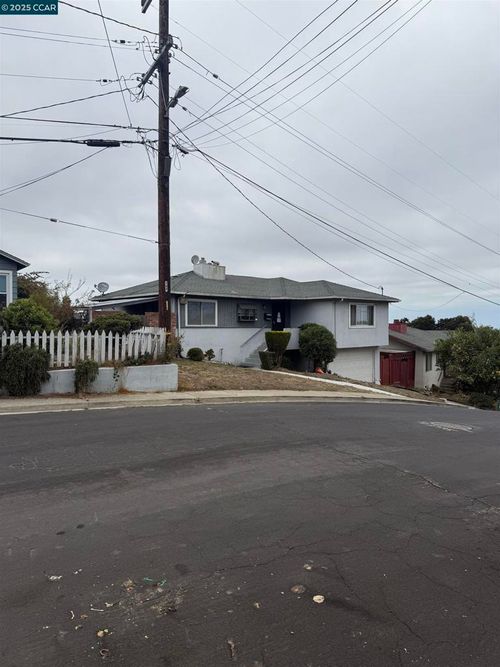 1771 Bayo Vista Ave, San Pablo, CA, 94806-4112 | Card Image
