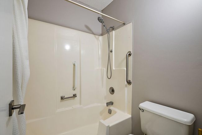 APT-409 - 10411 Cedar Lake Rd, Condo with 2 bedrooms, 2 bathrooms and null parking in Minnetonka MN | Image 18