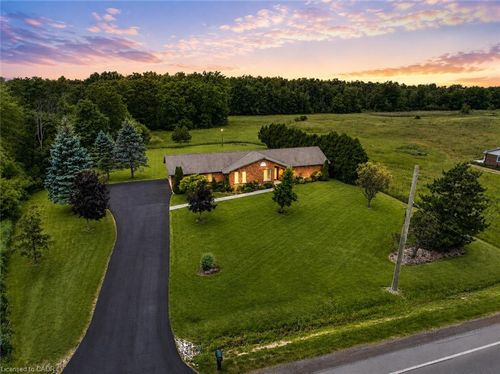 398 Mountain Rd, Grimsby, ON, L3M4E7 | Card Image