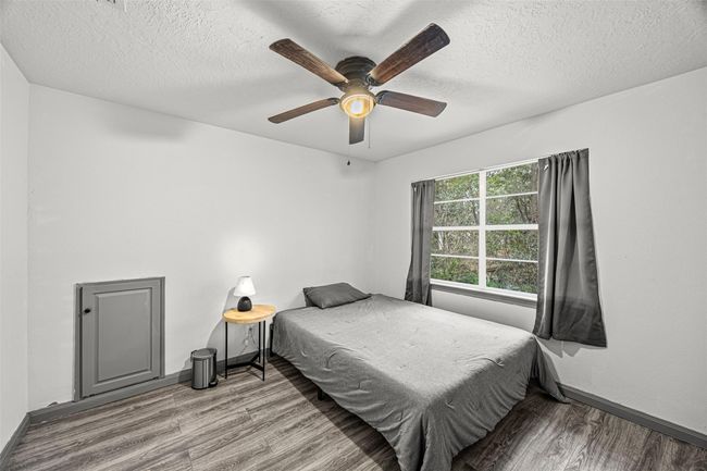 A large window allows natural light to brighten the space, complemented by neutral walls. | Image 25