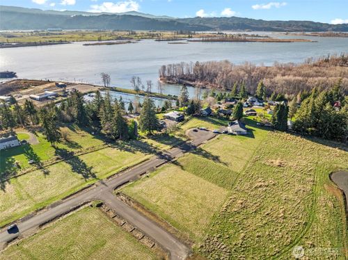 45 Sunnyfield Dr, Cathlamet, WA, 98612-8906 | Card Image