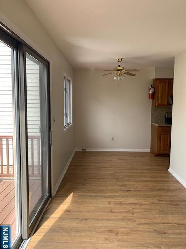 678 Broad St, Townhouse with 2 bedrooms, 3 bathrooms and null parking in Clifton NJ | Image 7