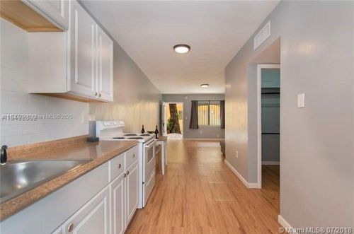 apt-9-75 Washington Ave, Miami Beach, FL, 33139-7357 | Card Image