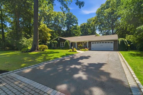 20 Oak Tree Dr, Smithtown, NY, 11787-3616 | Card Image