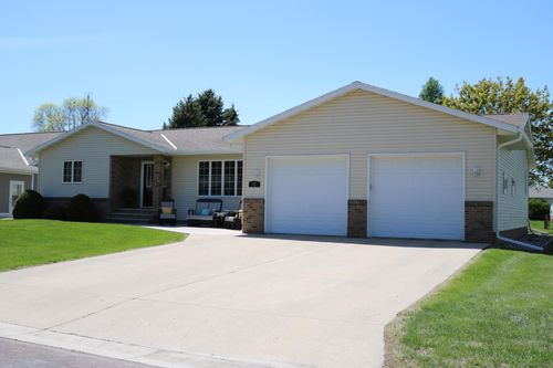 327 Park St, Sherburn, MN, 56171-1081 | Card Image