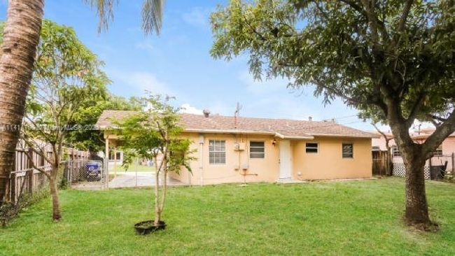 2740 Sw 7 Th St, House other with 4 bedrooms, 2 bathrooms and null parking in Fort Lauderdale FL | Image 10