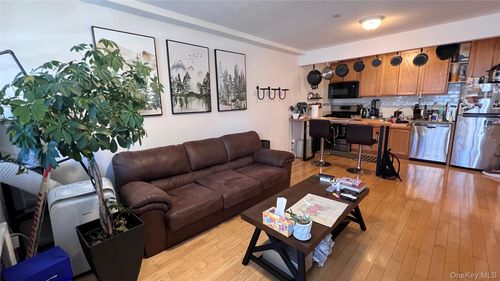 3f-1044 47th Avenue, New York, NY, 11101 | Card Image