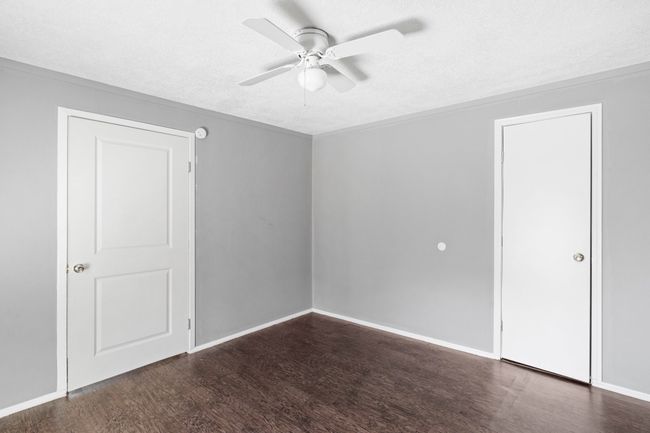305 W Waco St, Home with 5 bedrooms, 3 bathrooms and 6 parking in Ennis TX | Image 8