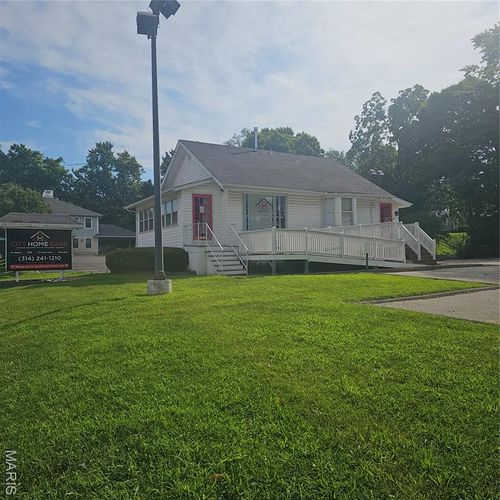 696 Saint Ferdinand St, Florissant, MO, 63031-5125 | Card Image