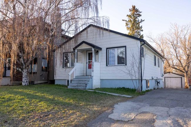 1510 23 Avenue Nw, Home with 2 bedrooms, 2 bathrooms and 3 parking in Calgary AB | Image 4