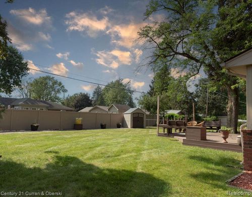 45215 Custer Ave, Utica, MI, 48317-5703 | Card Image