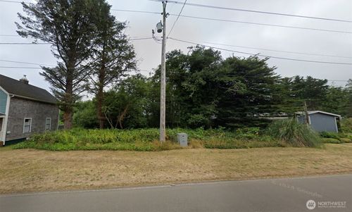 805 Lake St Se, Ilwaco, WA, 98624-9121 | Card Image