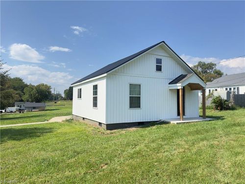 197 Douglas Town Rd, State Road, NC, 28676-9178 | Card Image