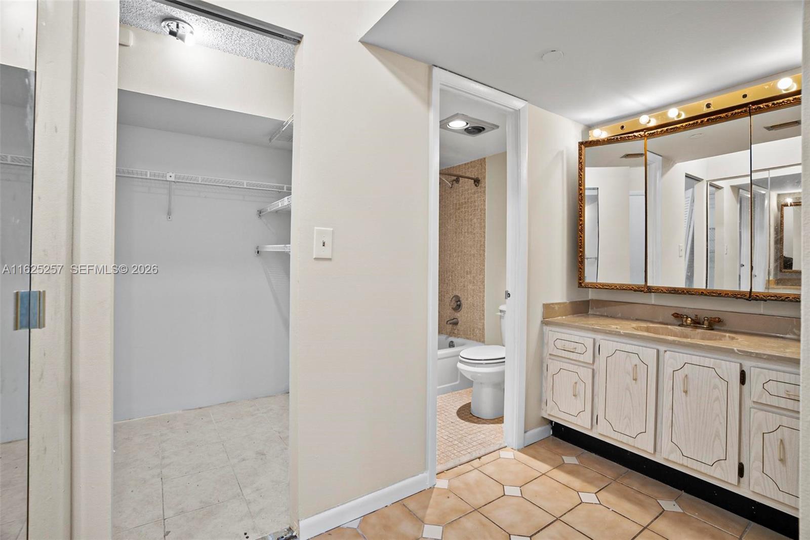 Residential in Pembroke Pines 3