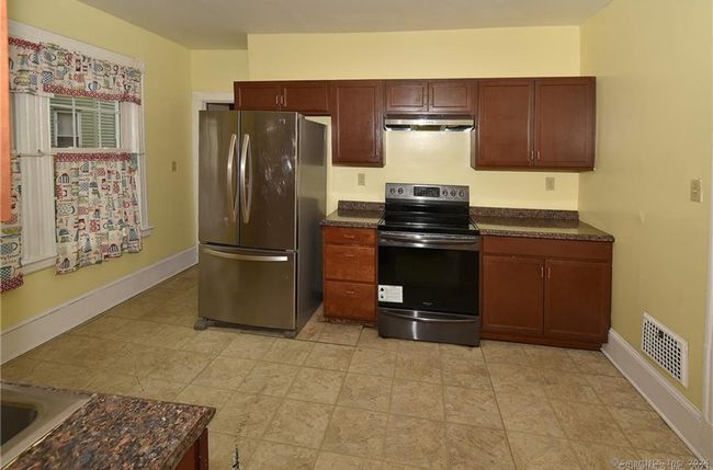 70 - 68-70 Sterling St, Home with 9 bedrooms, 3 bathrooms and 5 parking in Hartford CT | Image 17