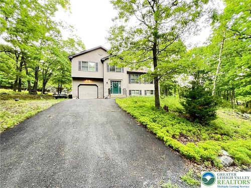 107 Warbler Ct, Bushkill, PA, 18324-8781 | Card Image