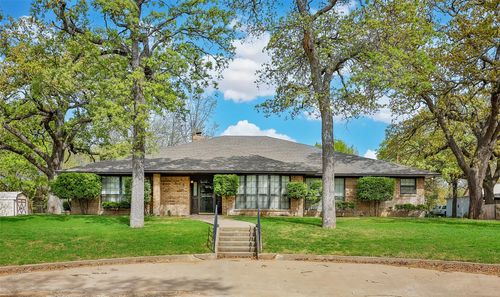 108 E Evans St, Saint Jo, TX, 76265-2153 | Card Image