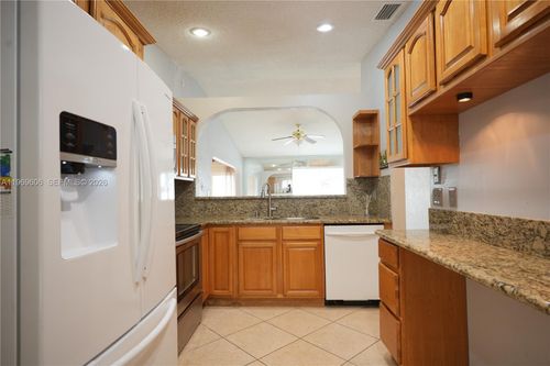 5550 S Lakewood Cir S Unit H, Margate, FL, 33063 | Card Image