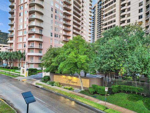 812-3525 Sage Rd, Houston, TX, 77056-7022 | Card Image