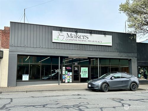 221 S 1st St, Mount Vernon, WA, 98273-3802 | Card Image