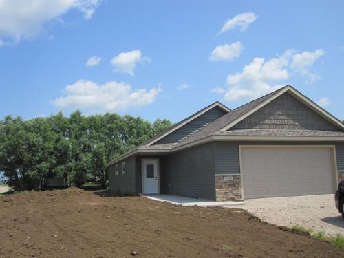 3507 Seven Oaks St, River Falls, WI, 54022-7504 | Card Image
