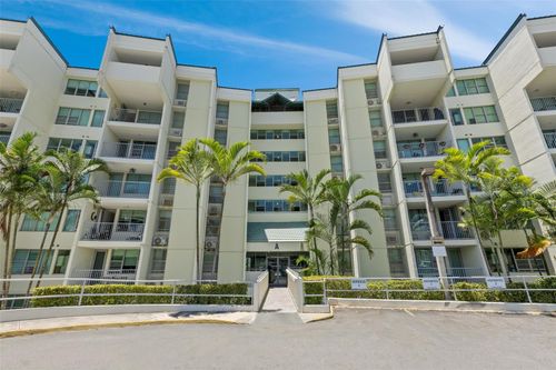 308-. Cll Regina Medina, GUAYNABO, PR, 00969 | Card Image