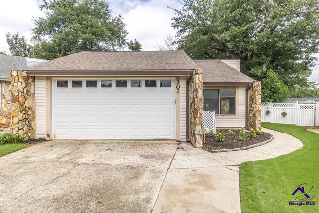 207 Atrium Ct, House other with 3 bedrooms, 2 bathrooms and null parking in Warner Robins GA | Image 4