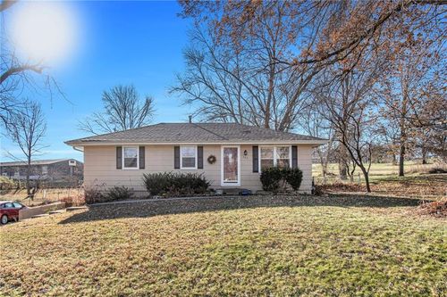 327 Lincoln Dr, Gower, MO, 64454-9125 | Card Image