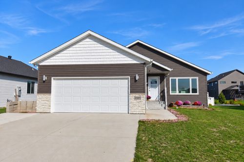2587 72nd Ave S, Fargo, ND, 58104-7932 | Card Image