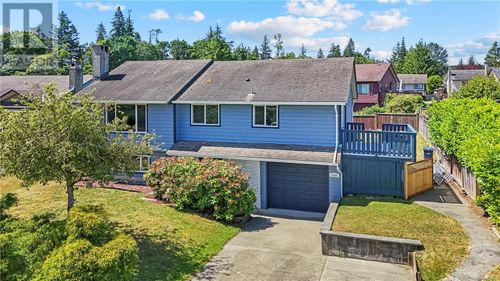 1686 Passage View Dr, Campbell River, BC, V9W6L3 | Card Image